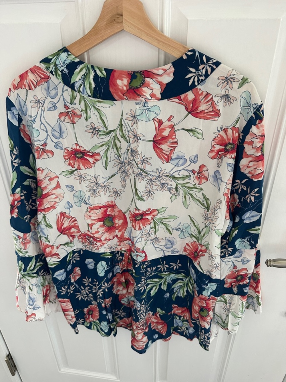 DR2 Floral Popover Tunic with Navy Trim - Picture 2 of 4